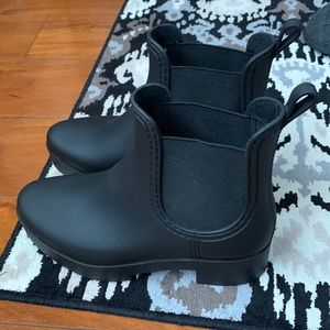 Jeffrey Campbell Chelsea rainboots size 6